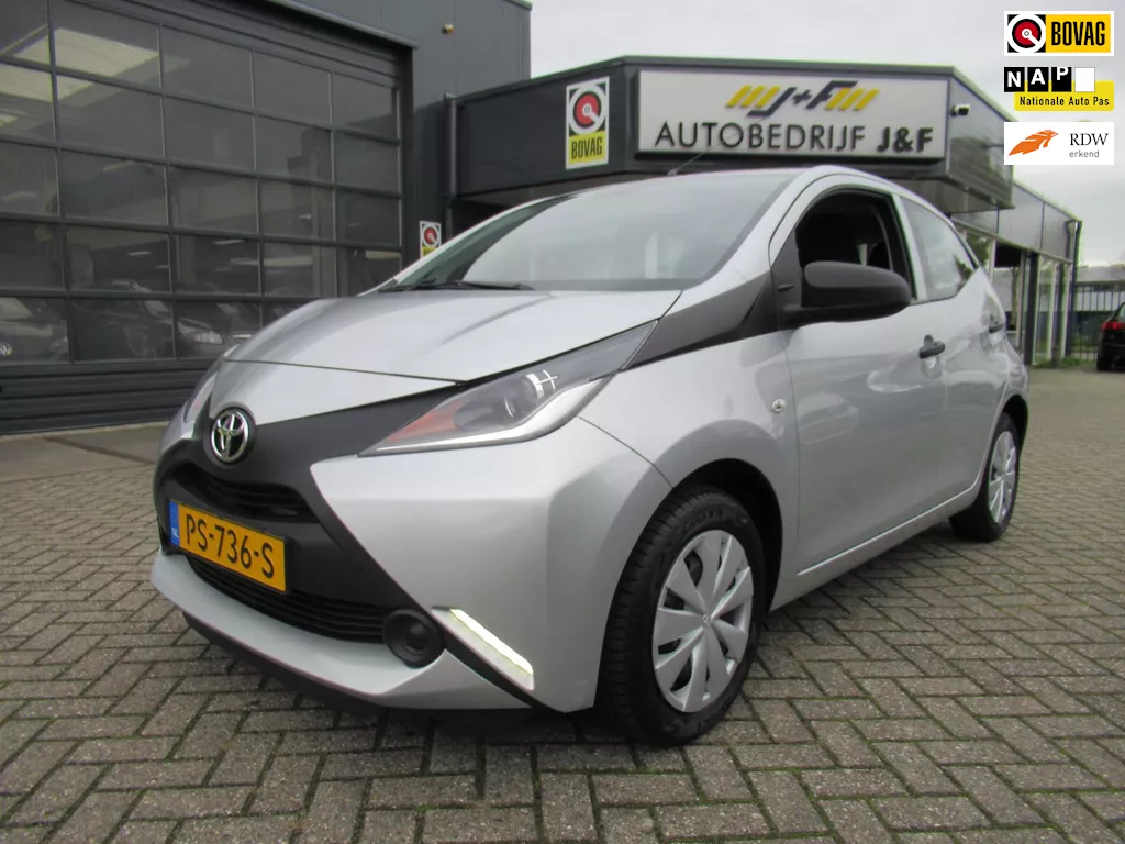Toyota Aygo 1.0 VVT-i x-fun / NAV / AIRCO / CRUISE CONTROL / 1e EIGENAAR