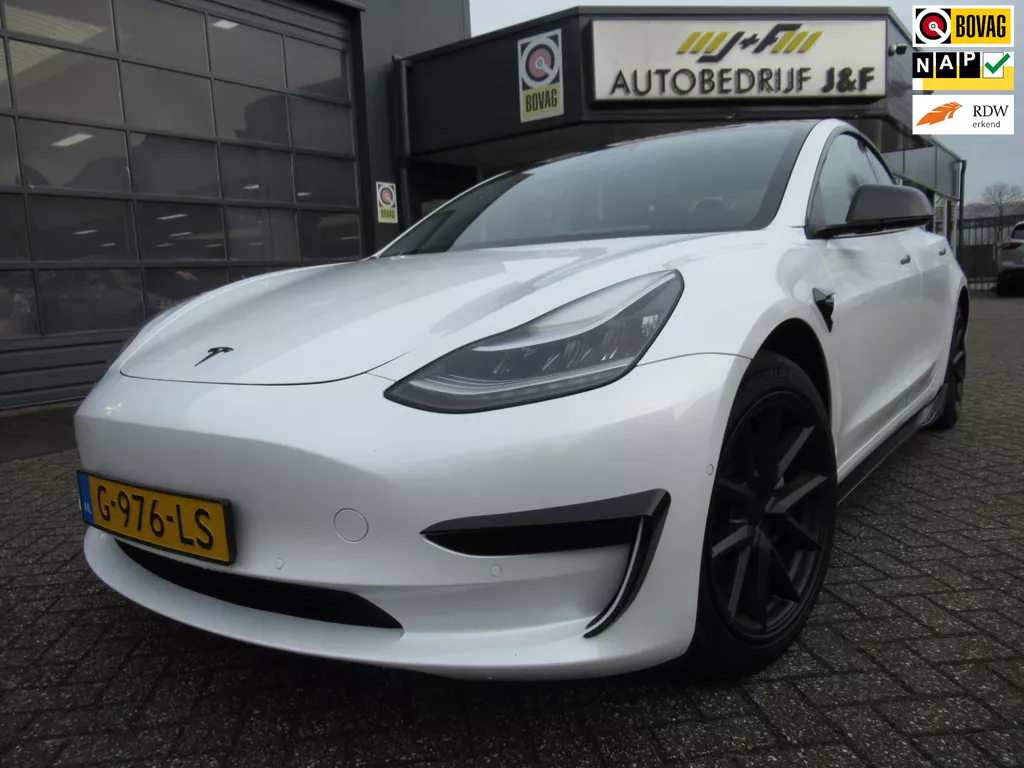 Tesla Model 3 Standard RWD Plus 60 kWh / PANO / Leder / Camera / Stoelverwarming