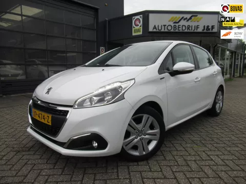 Peugeot 208 1.2 PureTech Signature / Navi / PDC / Carplay