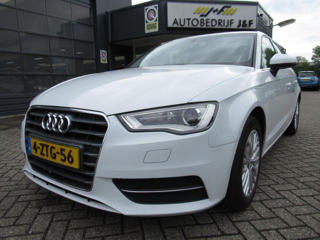 Audi A3 Sportback 1.4 TFSI Ambiente Pro Line plus / AUTOMAAT / NAV / PDC / Stoelverw. / Trekhaak